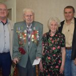 Керівники профспілки Покровського ГЗК привітали ветерана з його Перемогою та поклали квіти до обелісків Другої світової війни